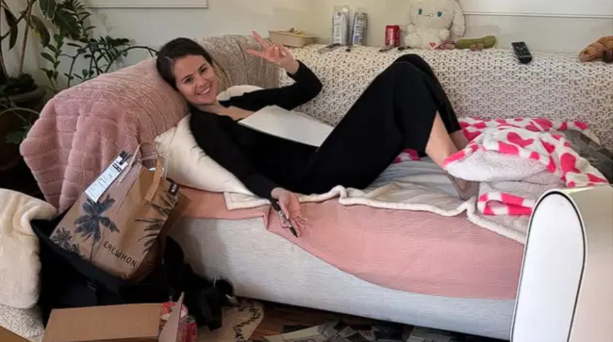 Selena Gomez sender fans i selvsving over ’X-rated’ detalje i baggrunden af billede