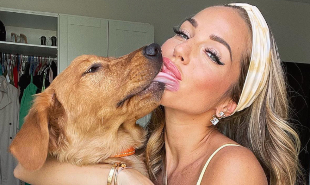 32-årig Influencer flygter fra Dubai og efterlader sin hund: “For meget papirarbejde”