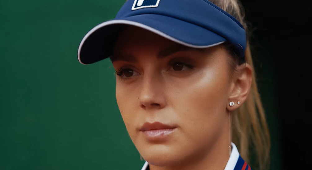Kvindelig tennisstjerne går viral efter muligt garderobe-kiks midt i serv