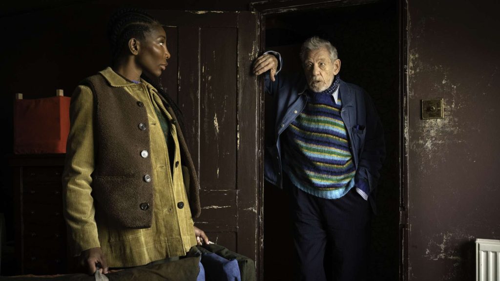 Ian McKellen storroses i Steven Soderberghs nye film – se traileren til ‘The Christophers’