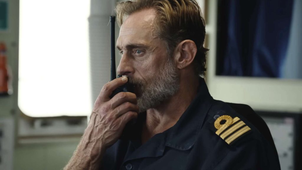 Roland Møller går head-to-head med Jason Statham i første trailer til ‘Mutiny’