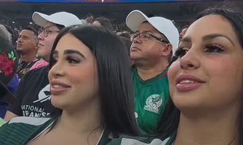 Mexicansk VM-fan går viralt efter massiv brystsmutter midt under åbningskampen!
