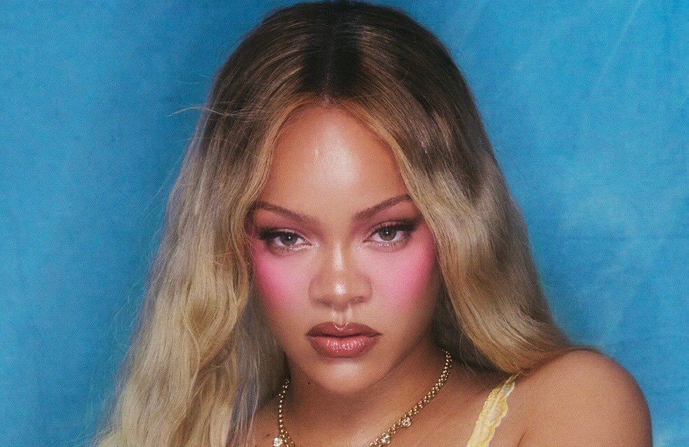 Rihanna viser det hele frem: ‘Vennerne’ stjæler opmærksomheden