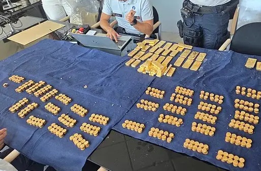 18-årig håndværker fandt guld for millioner gemt bag en væg