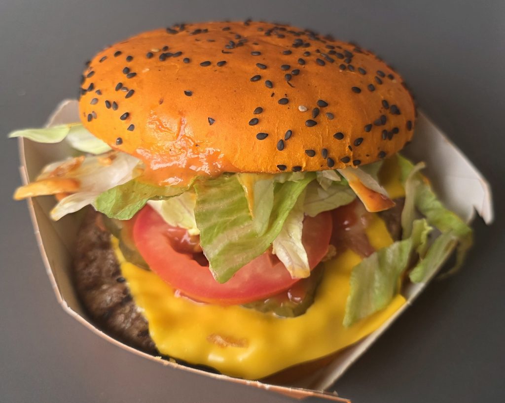 Burger King har lavet en orange Dragon Ball-burger.. og power level er langt over 9000