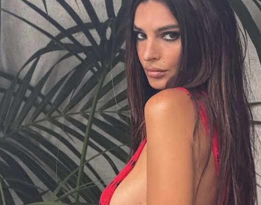 Ratajkowski minder os om, hvorfor vi elsker sideboob