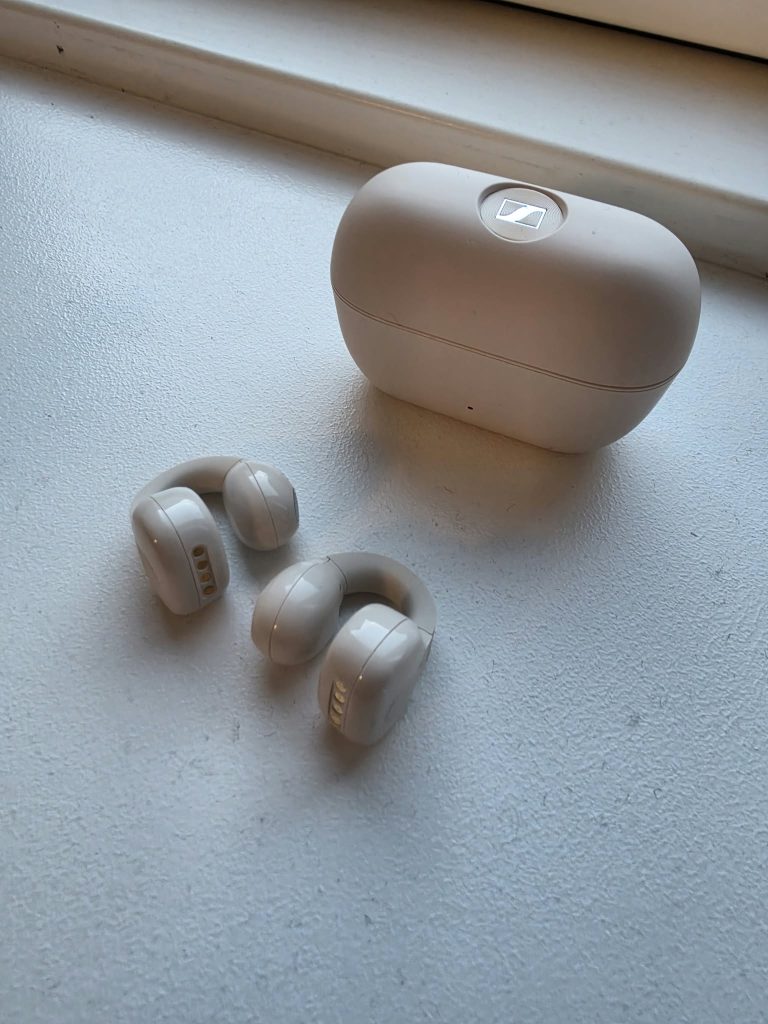 Sennheiser ACCENTUM Clip får 4 stjerner: Komforten sidder lige i øret, bassen gør ikke altid