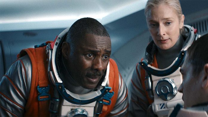 Idris Elba fanget på havets bund: Ny sci-fi-thriller gør iltmangel til et mareridt
