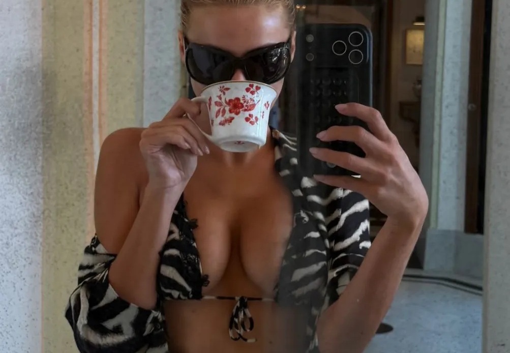 Baywatch-stjernen Brooks Nader nyder livet i Portofino i zebrastribet bikini