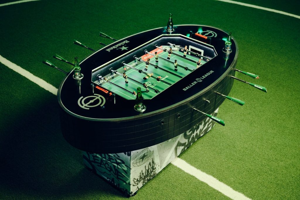 Heineken forvandler KSI og fodboldstjerner til bordfodboldspillere i nyt Baller League-samarbejde